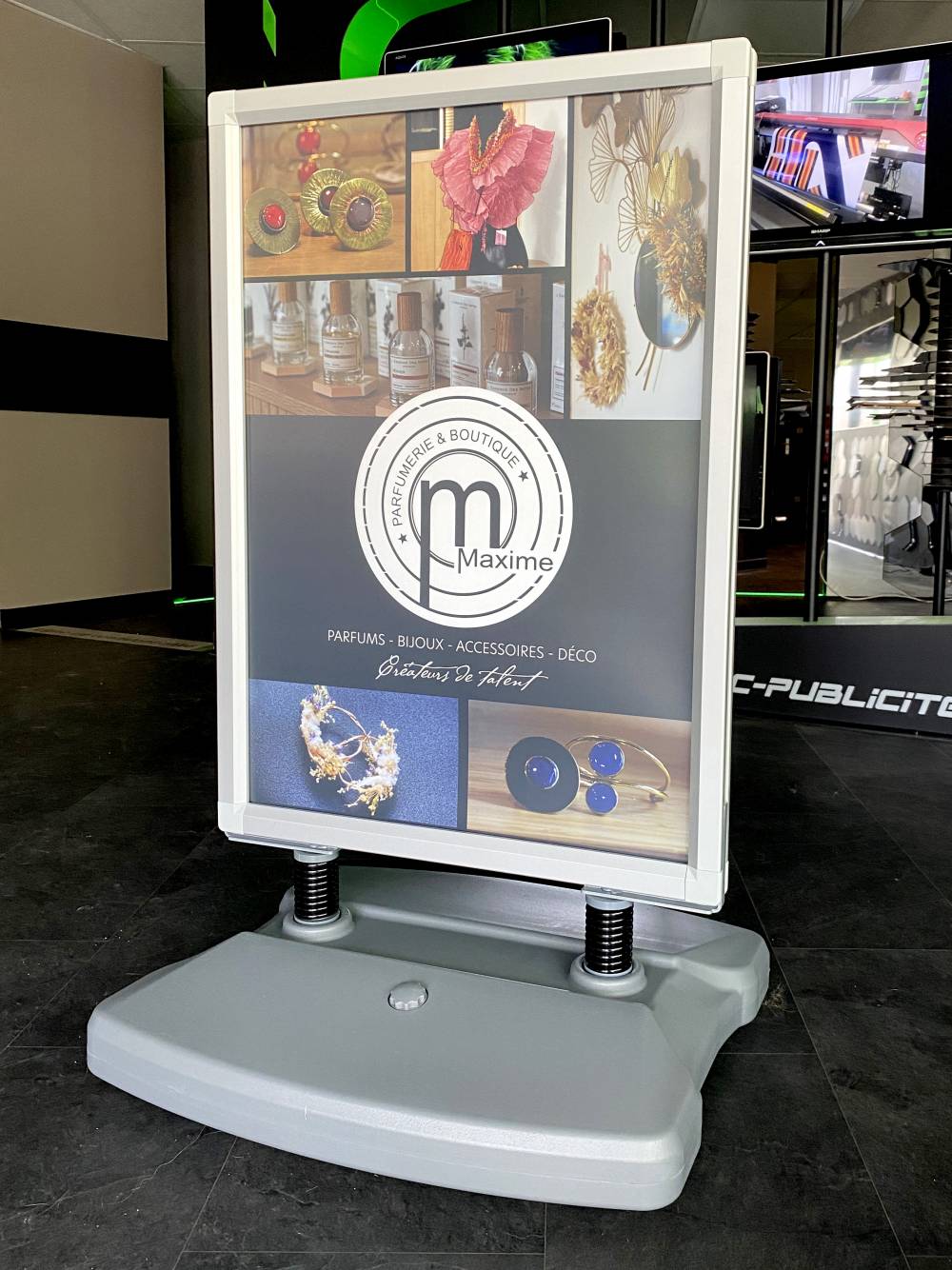 Chevalet extérieur à lester avec visuel double face et roulettes pour déplacement