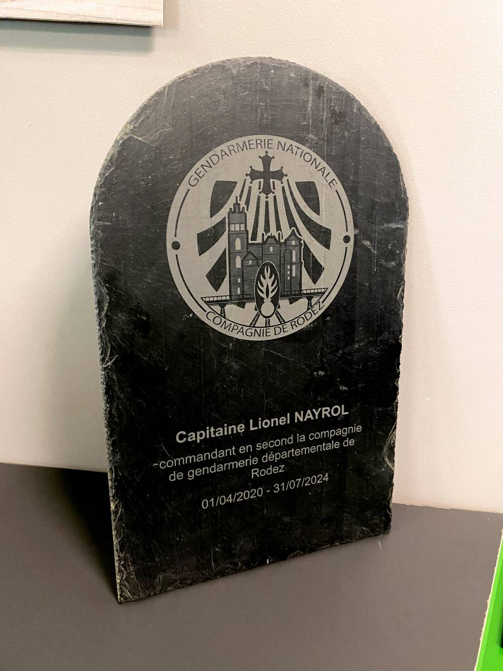 Gravure directe au laser sur lauze