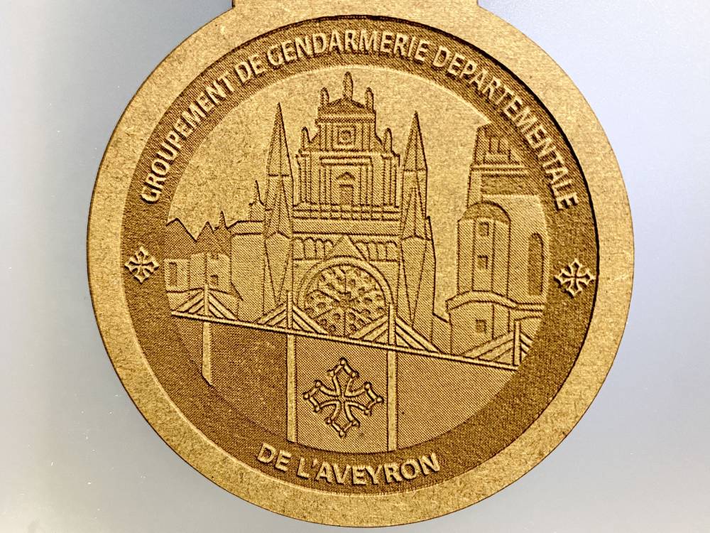 gravure et découpe laser bois médium