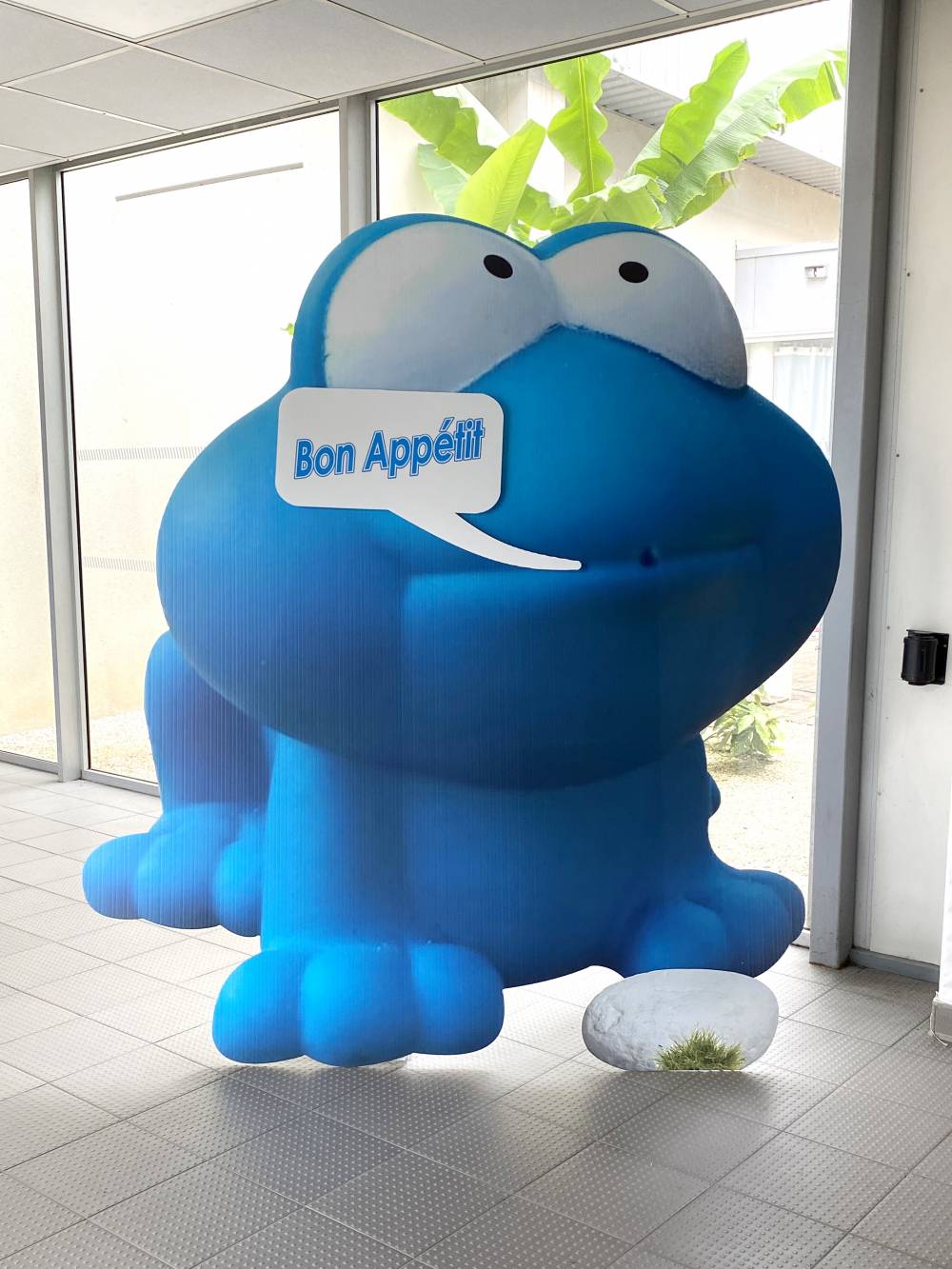 Panneau autoportant grenouille géante