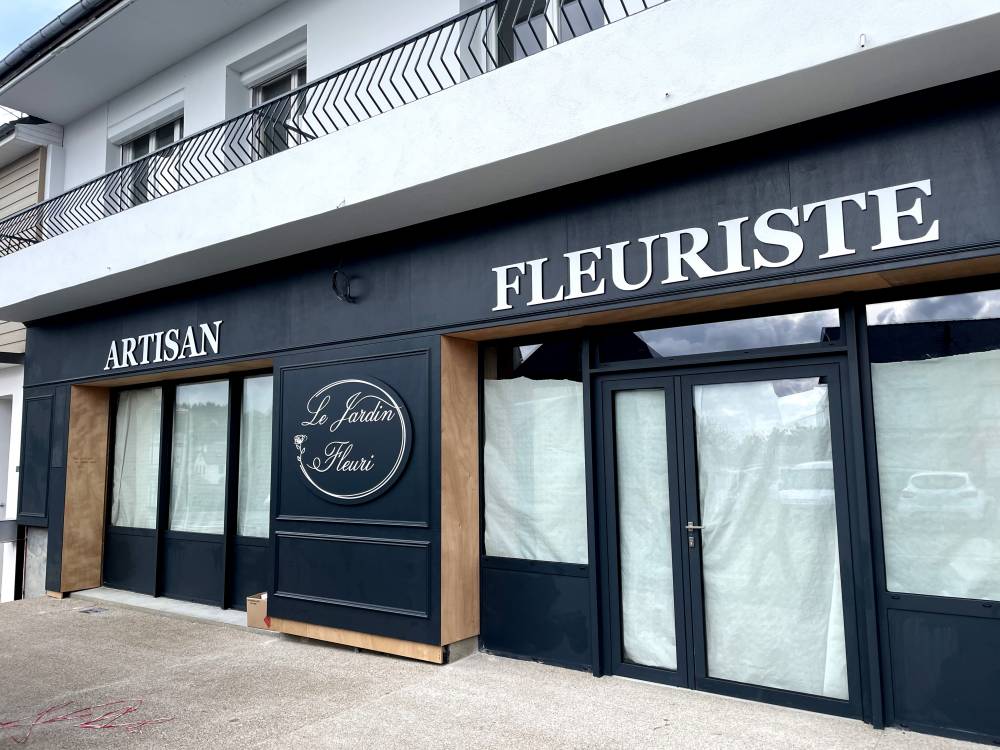 Enseigne lettres découpées en alucobond et plexiglass