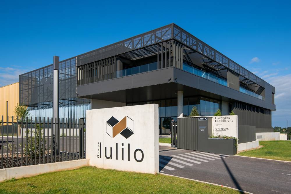 Enseigne lettres et logo en plexiglass découpées au laser
