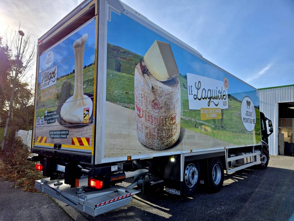 Marquage véhicule en adhésif numérique camion caisse hayon